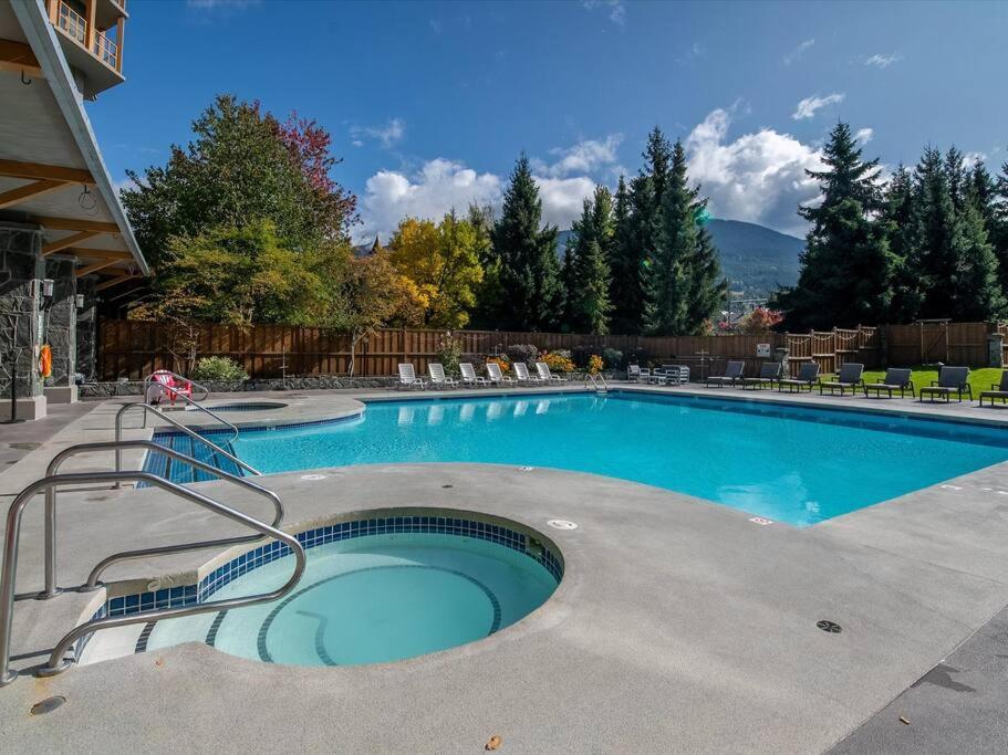 Cascade Lodge Premium Suite, With Pool & Hot Tub Whistler Buitenkant foto
