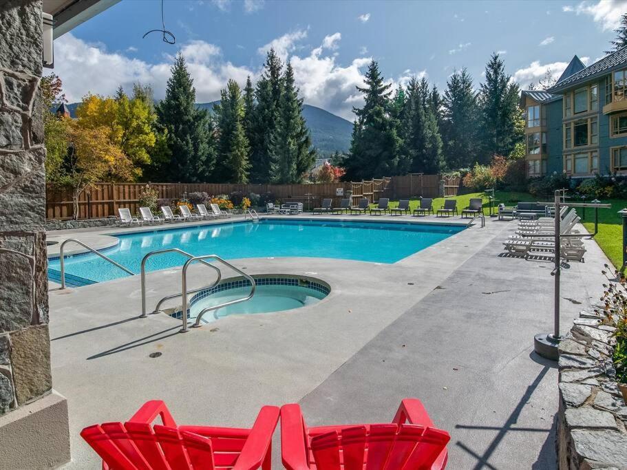 Cascade Lodge Premium Suite, With Pool & Hot Tub Whistler Buitenkant foto